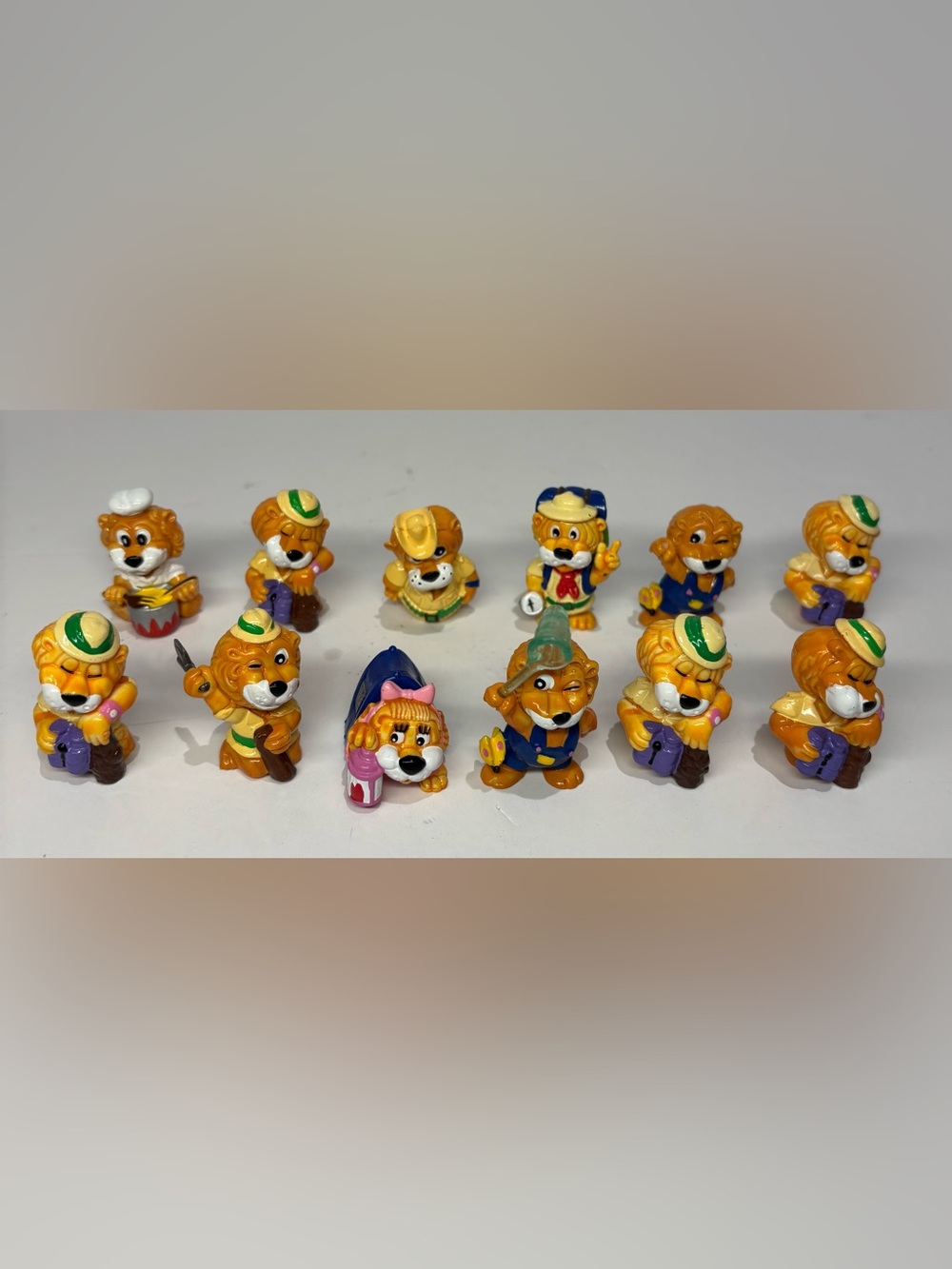 Ferrero KINDER SURPRISE Vintage 1993 Leo Venturas Lion Figures Lot 12 PCS